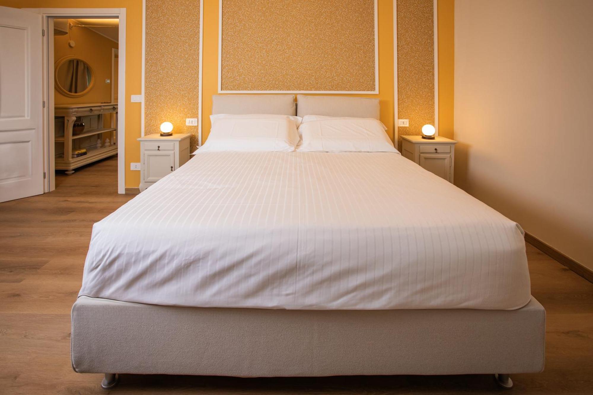 צ'רסקו Palazzo Ratti Boutique Rooms מראה חיצוני תמונה