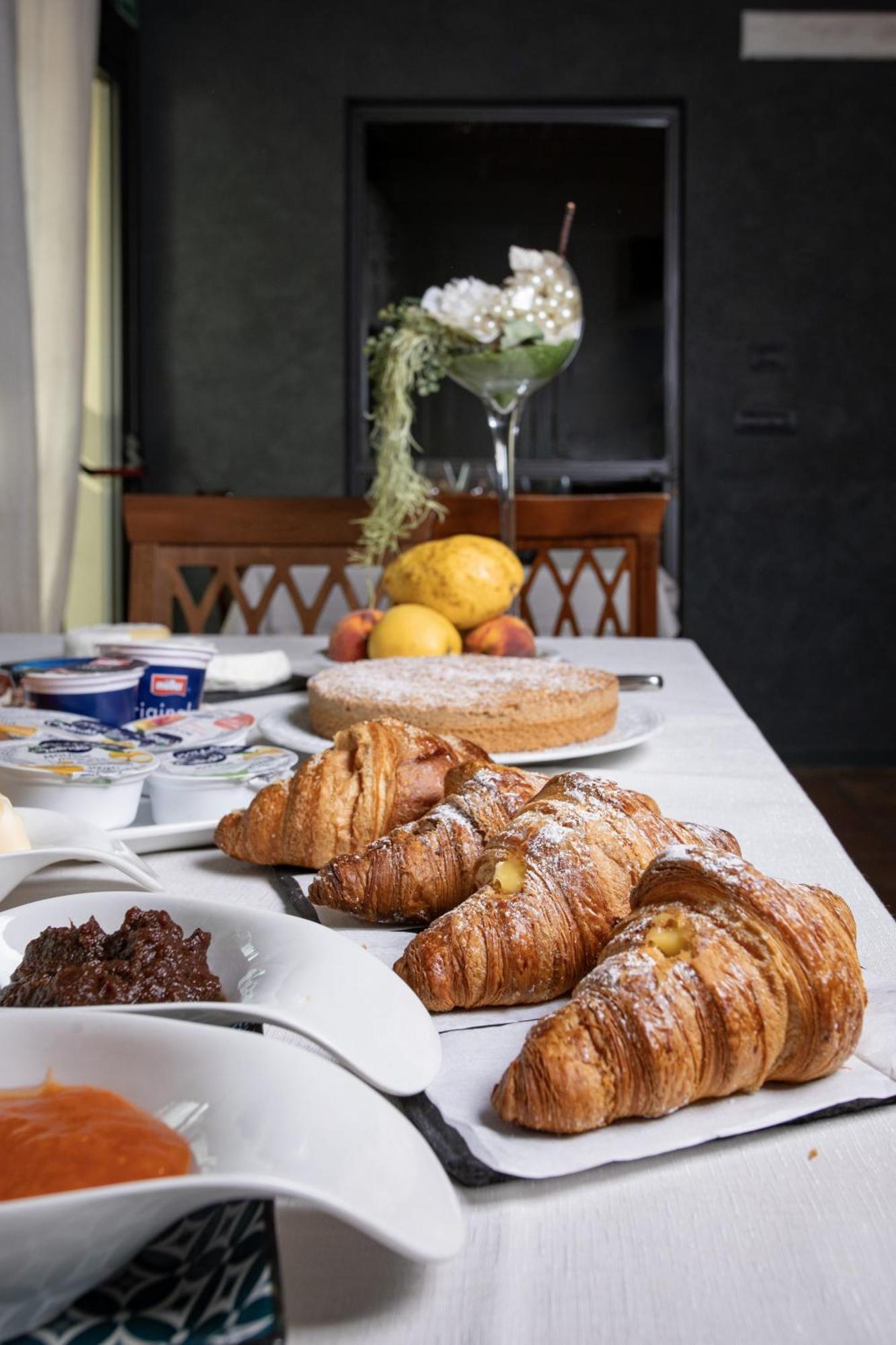 צ'רסקו Palazzo Ratti Boutique Rooms מראה חיצוני תמונה